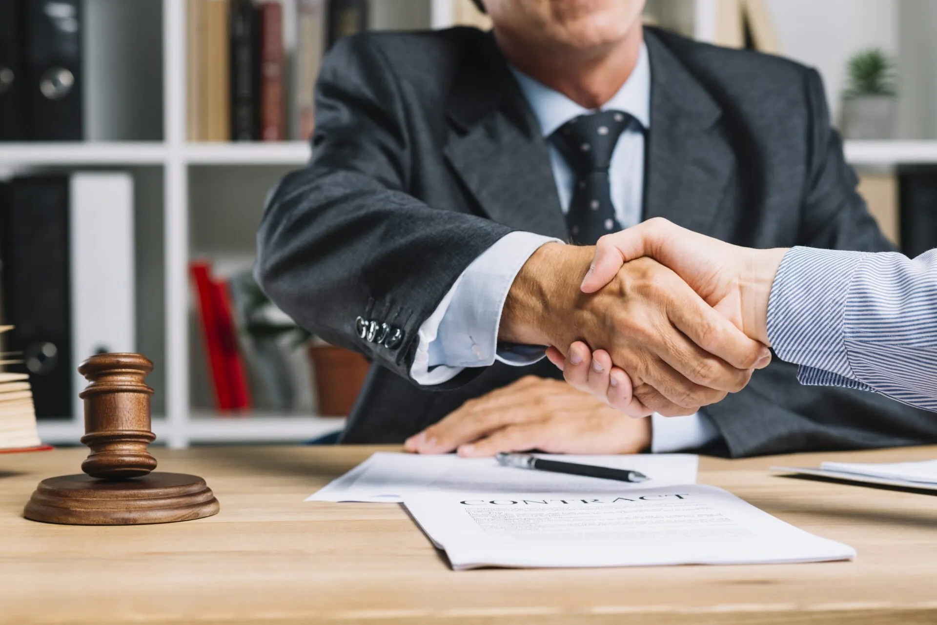 How can a Dubai labor lawyer help with employment disputes?